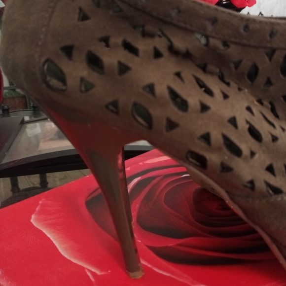 Apple 🍎 bottom high heel shoes - Picture 4 of 6